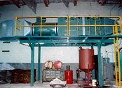 Electronic air cleaner collects oil smoke.